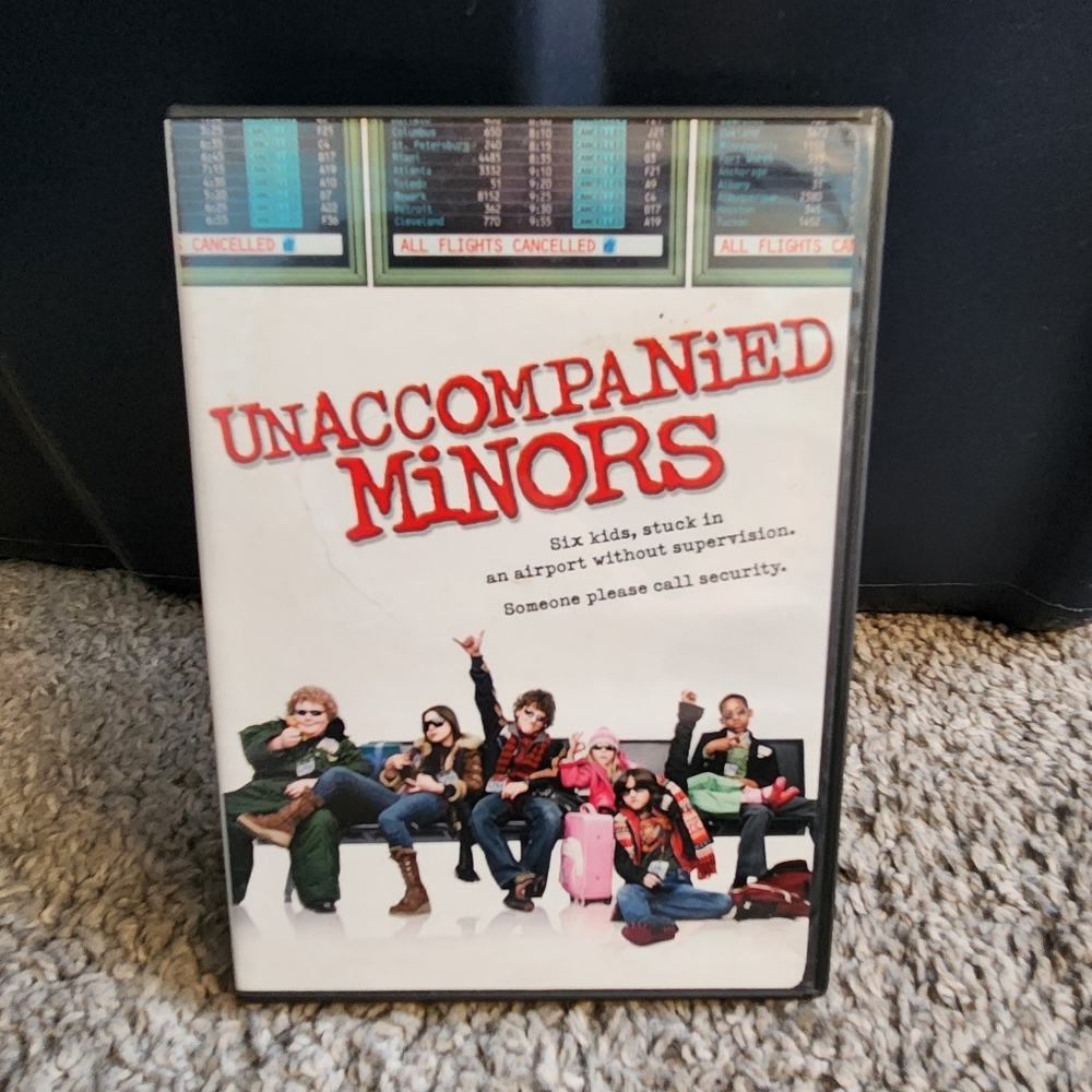 🎬 3/$15--- Unaccompanied Minors ---DVD